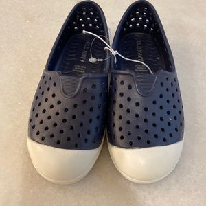 Old Navy slip on sneakers